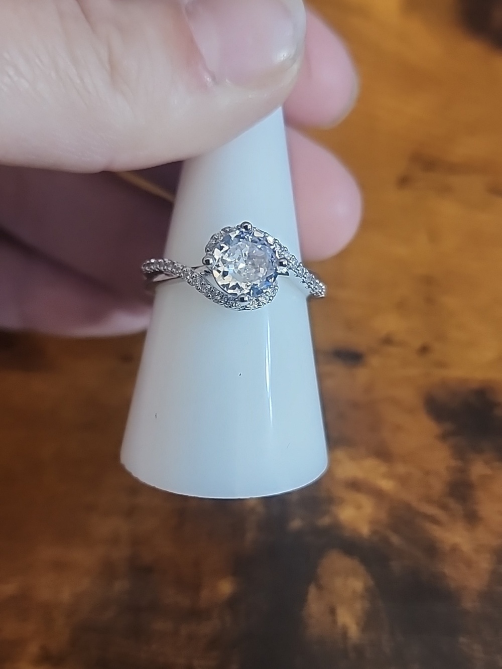 Size 8 Exquisite Gift Box packaging Gift Box. Elegant Cubic Zirconia Ring Women'
